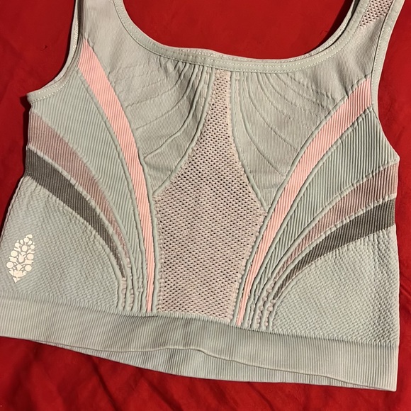 The Essence Crop - Picture 4 of 9